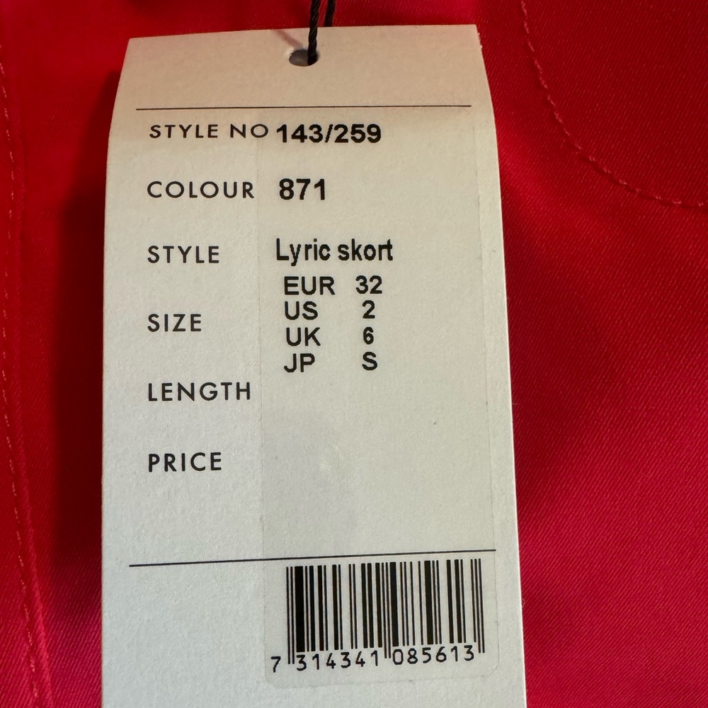 Cute lyric skort!  Reddish/pink in color. Size 2 - Picture 3 of 3